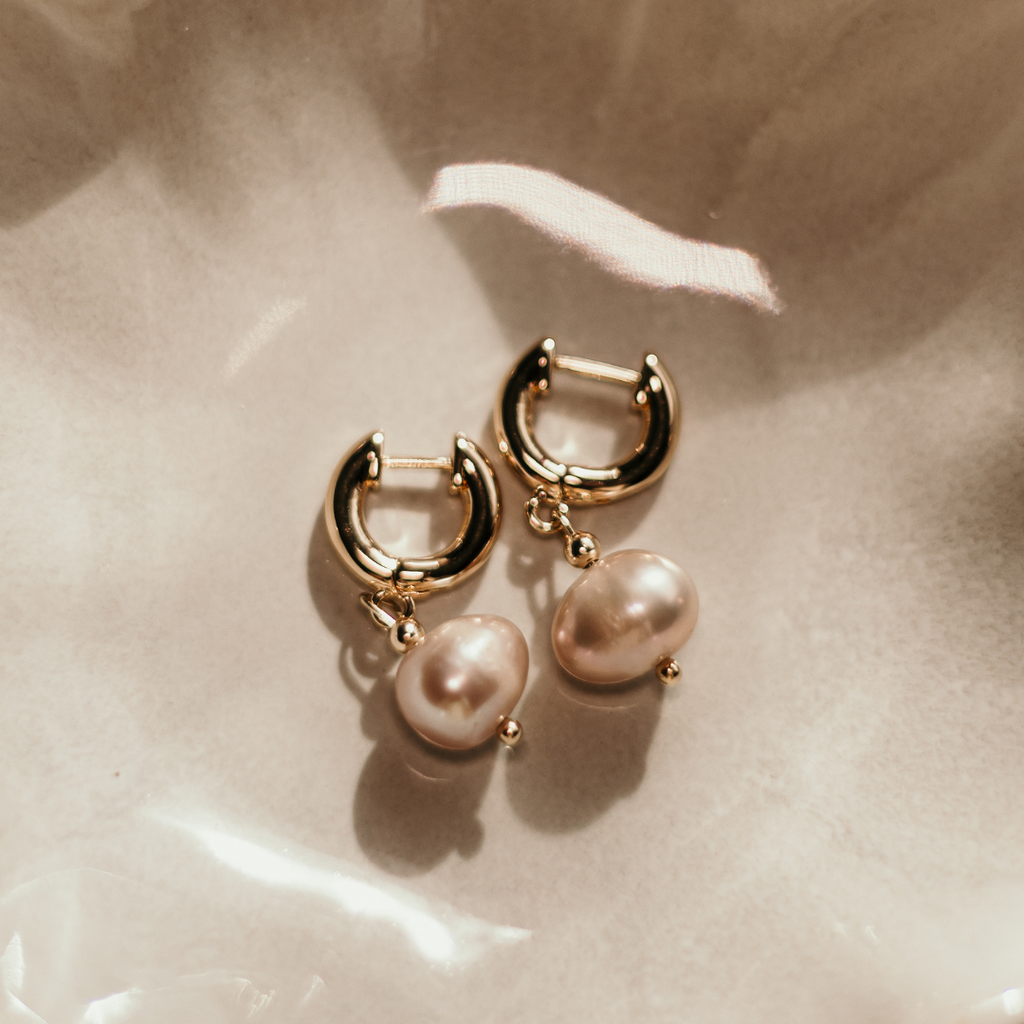 Selene Freshwater Peal Huggies